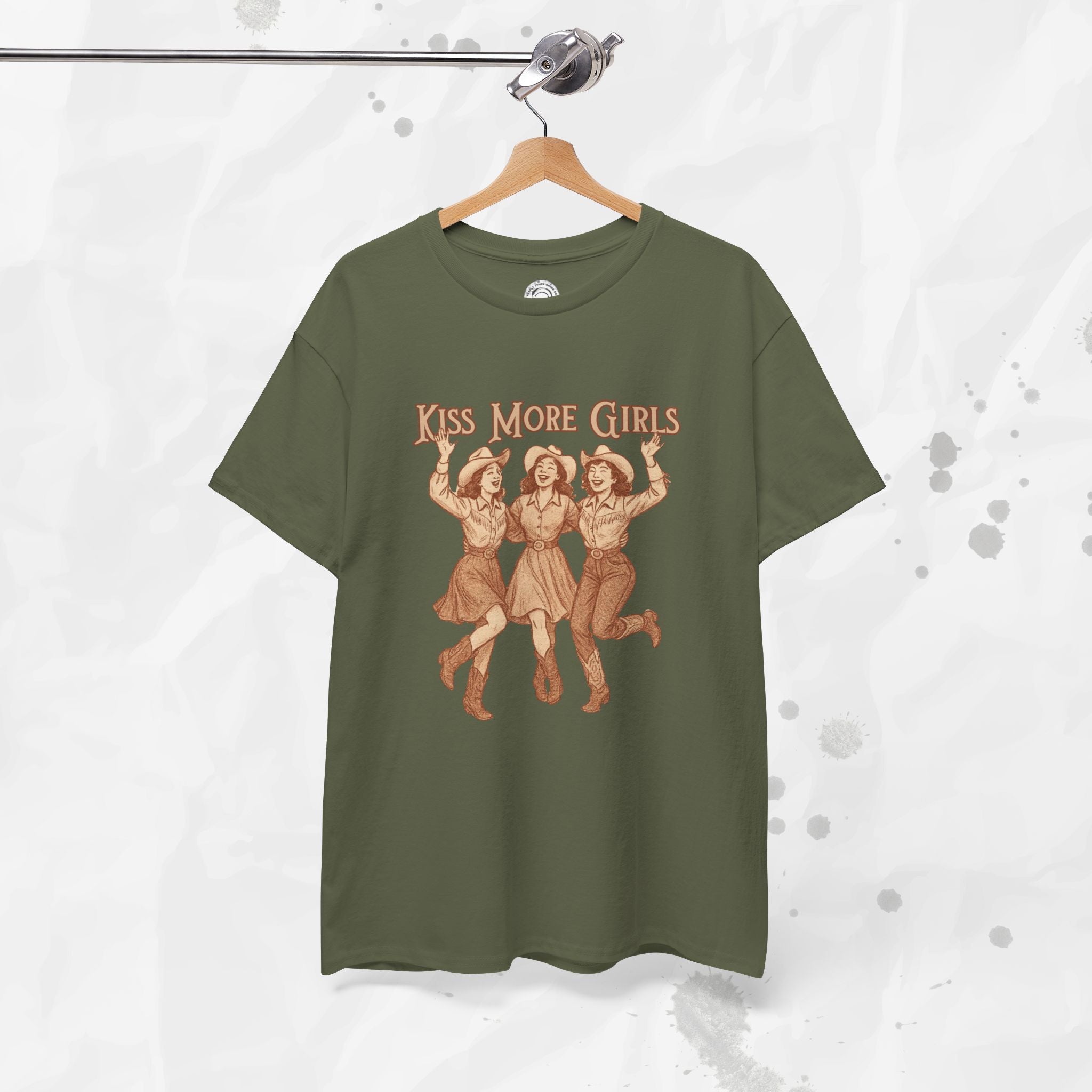 Kiss More Girls – T-Shirt