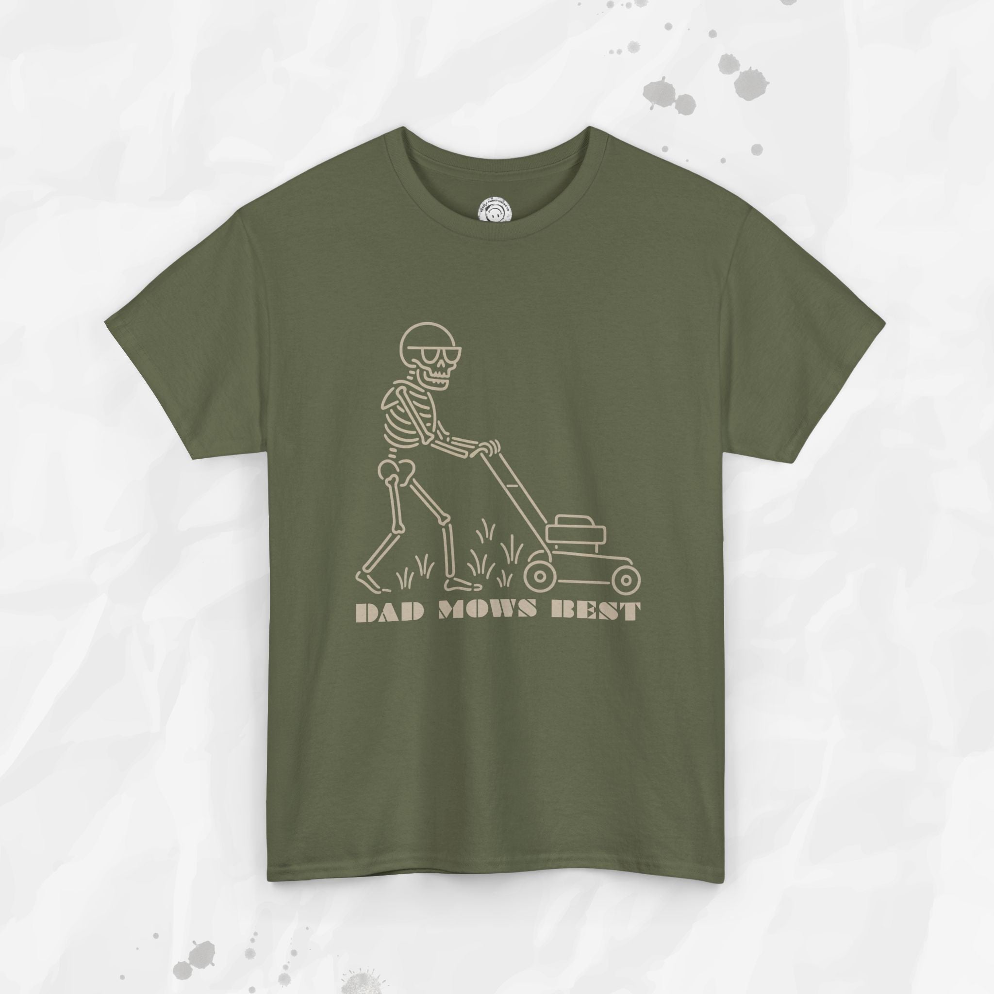 Dad Mows Best – T-Shirt