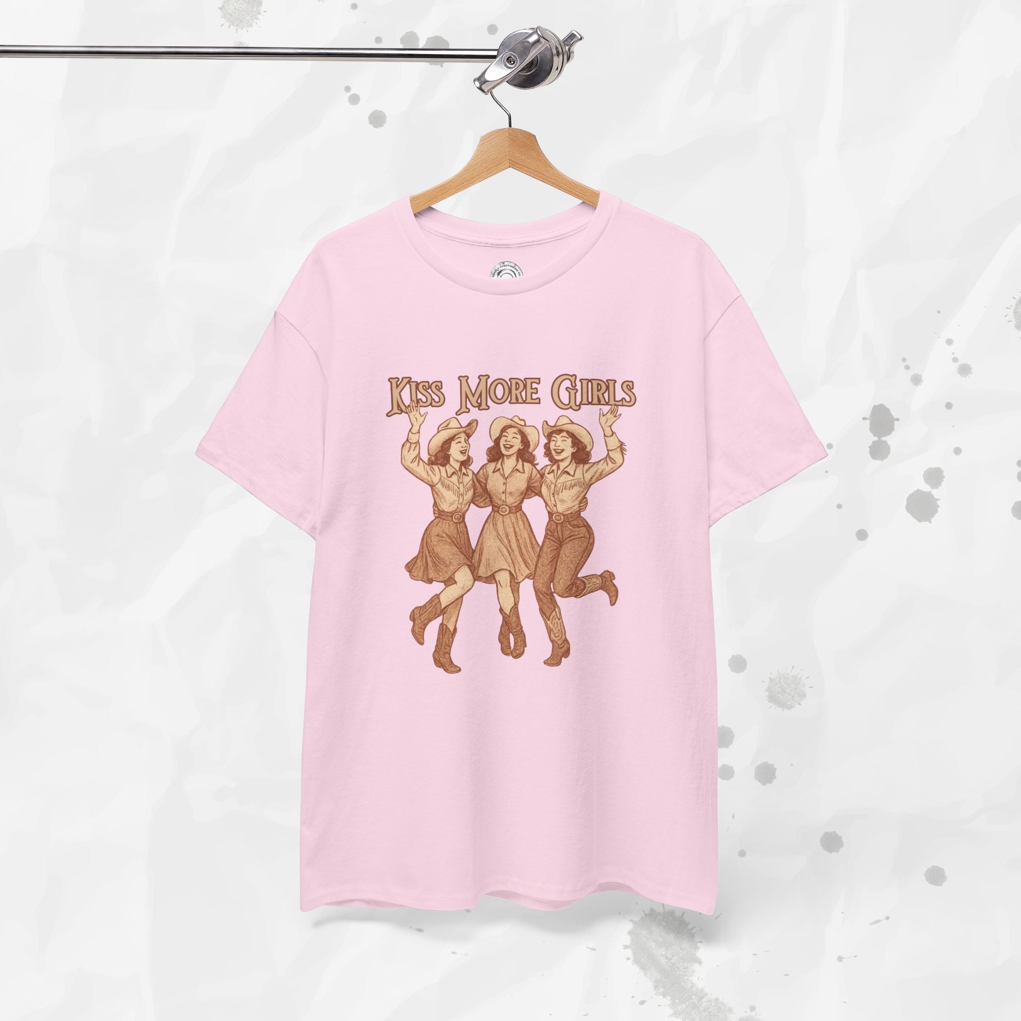 Kiss More Girls – T-Shirt