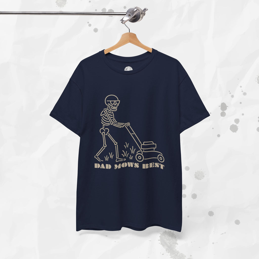 Dad Mows Best – T-Shirt