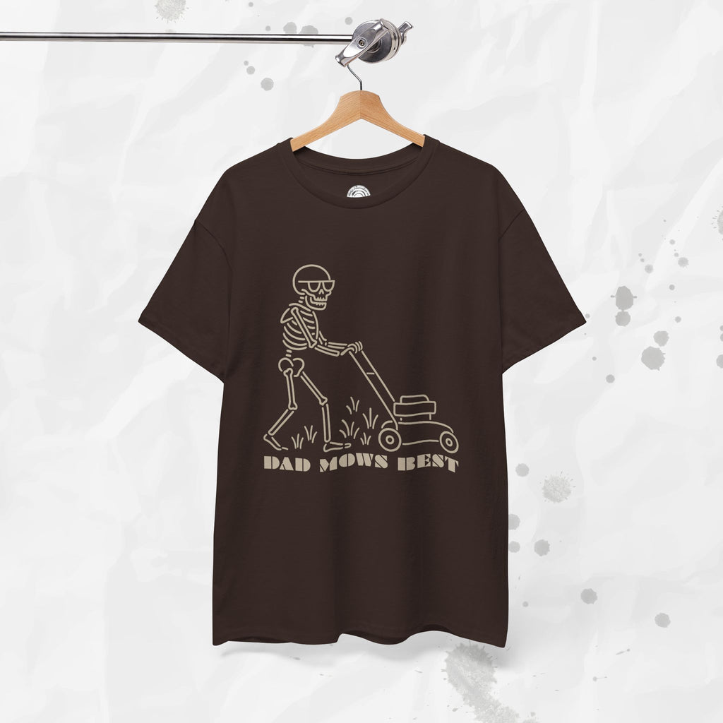 Dad Mows Best – T-Shirt