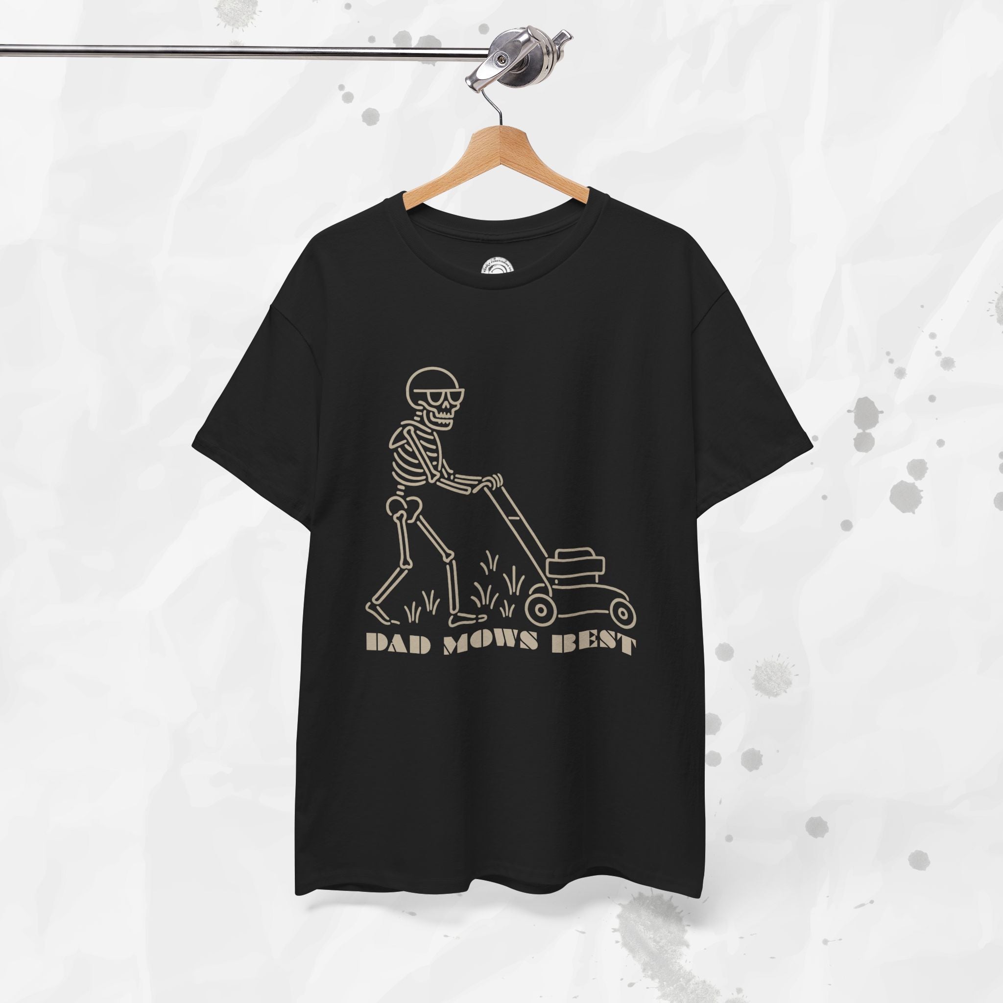 Dad Mows Best – T-Shirt