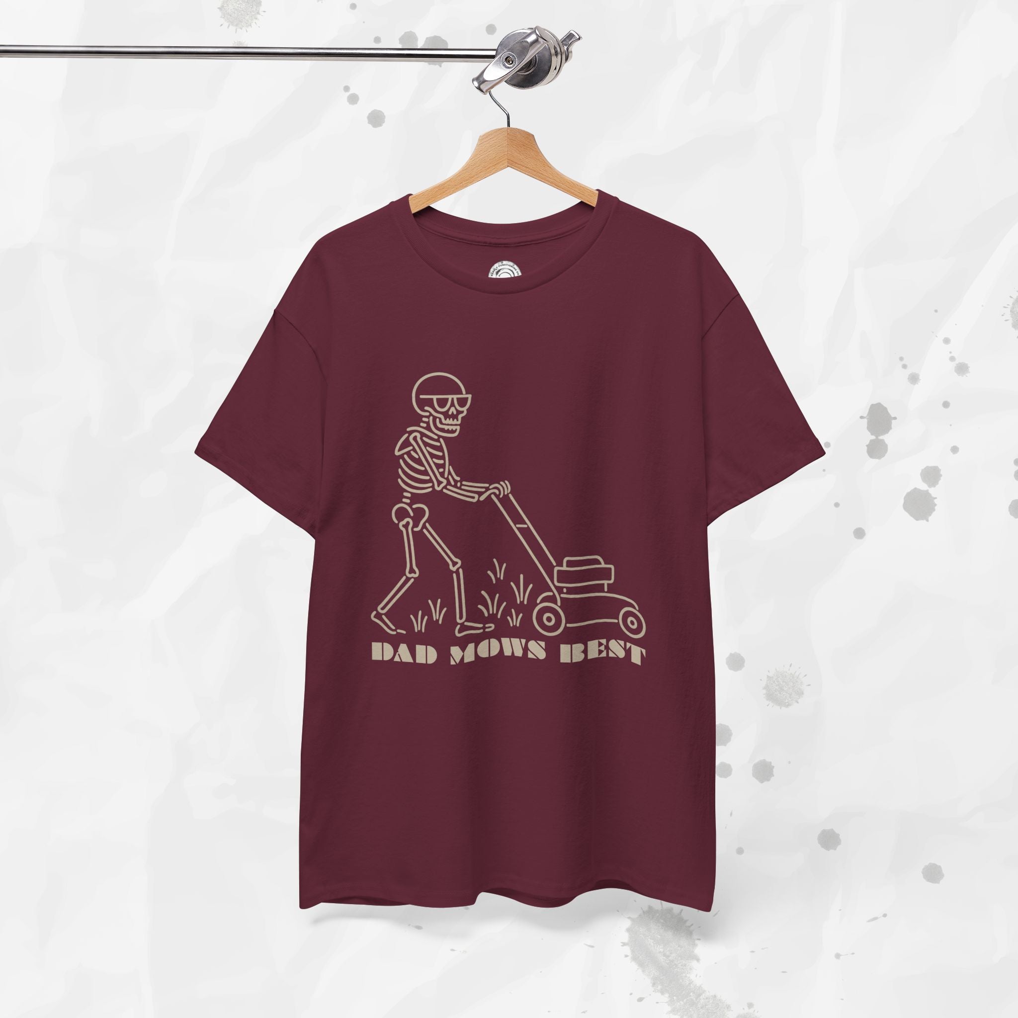 Dad Mows Best – T-Shirt