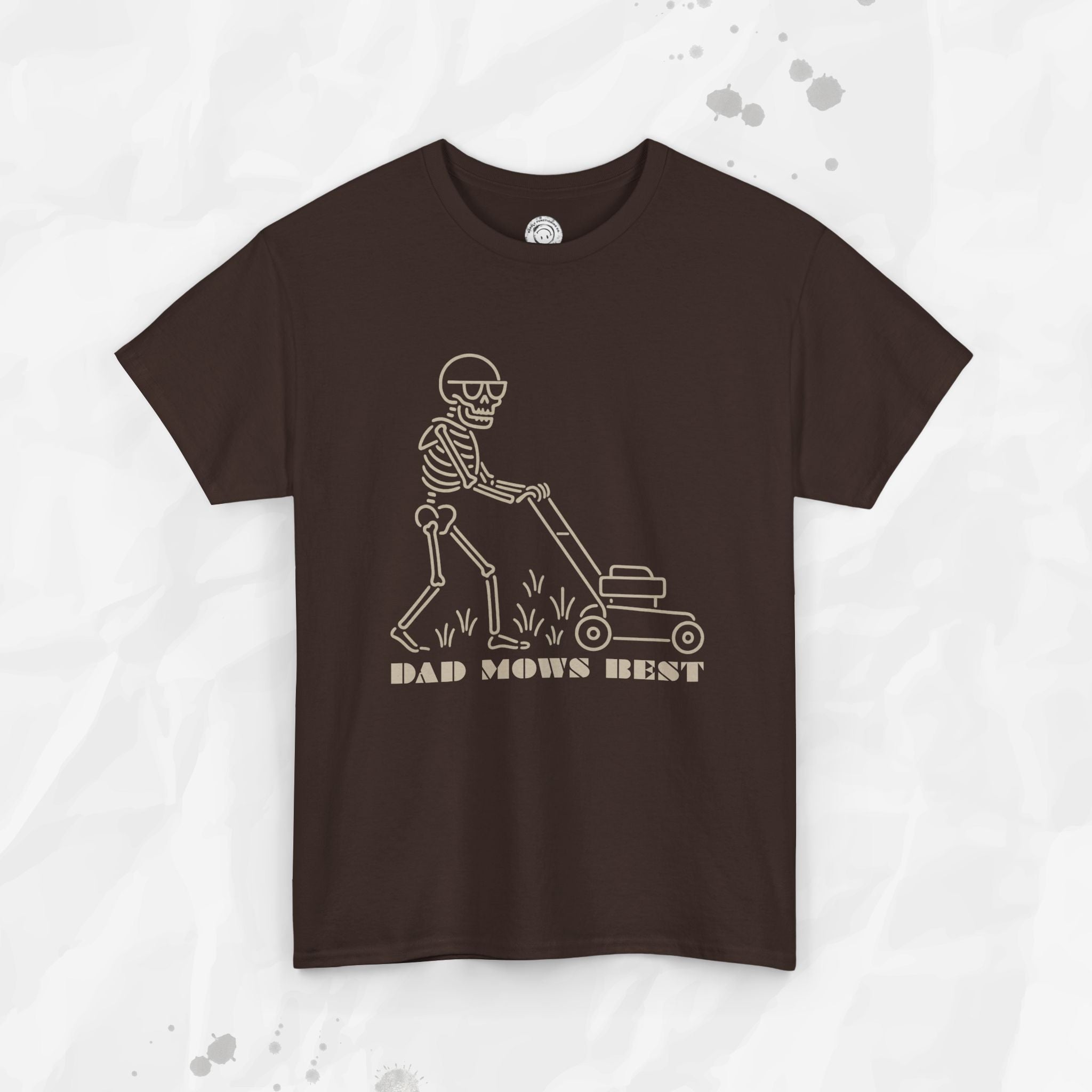 Dad Mows Best – T-Shirt