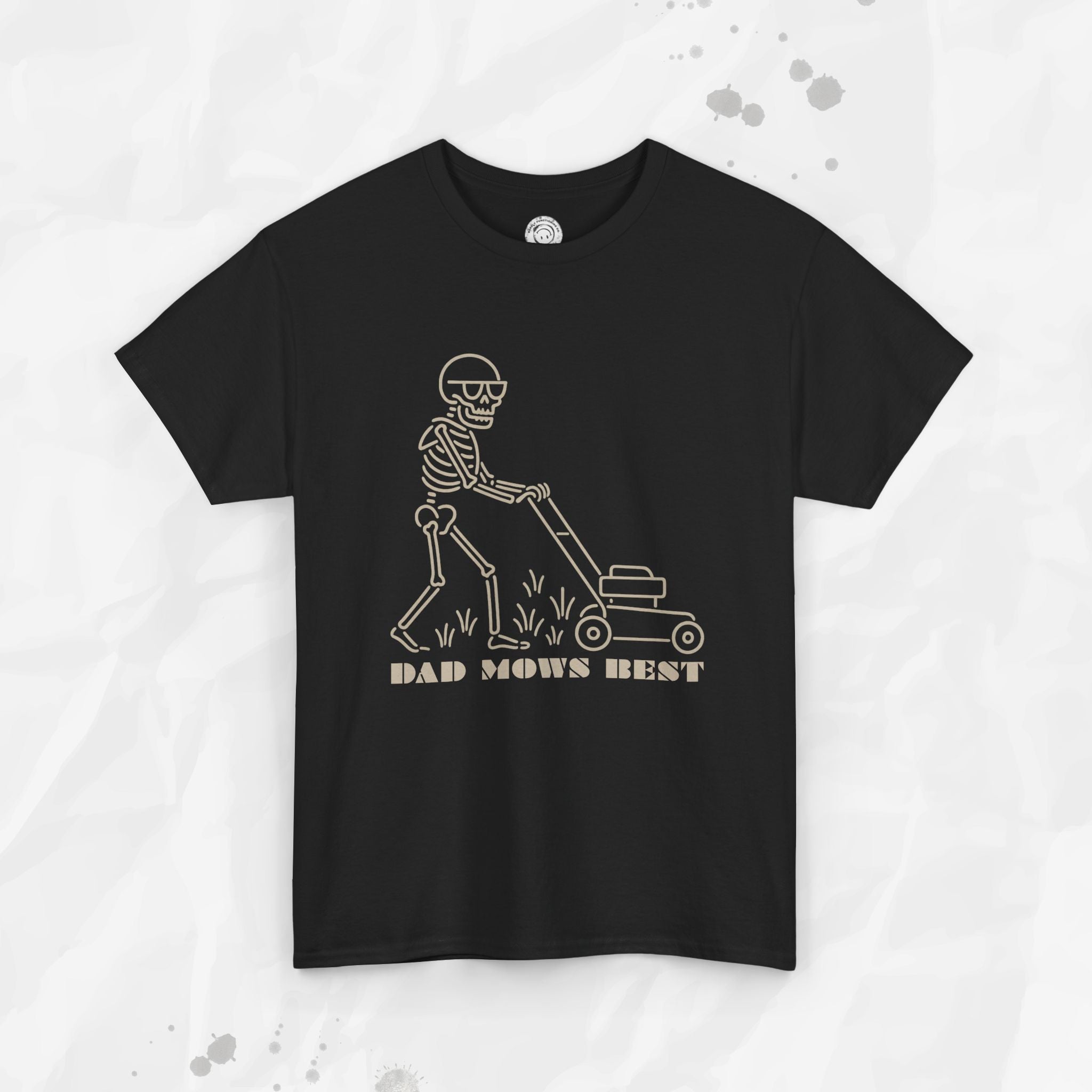 Dad Mows Best – T-Shirt