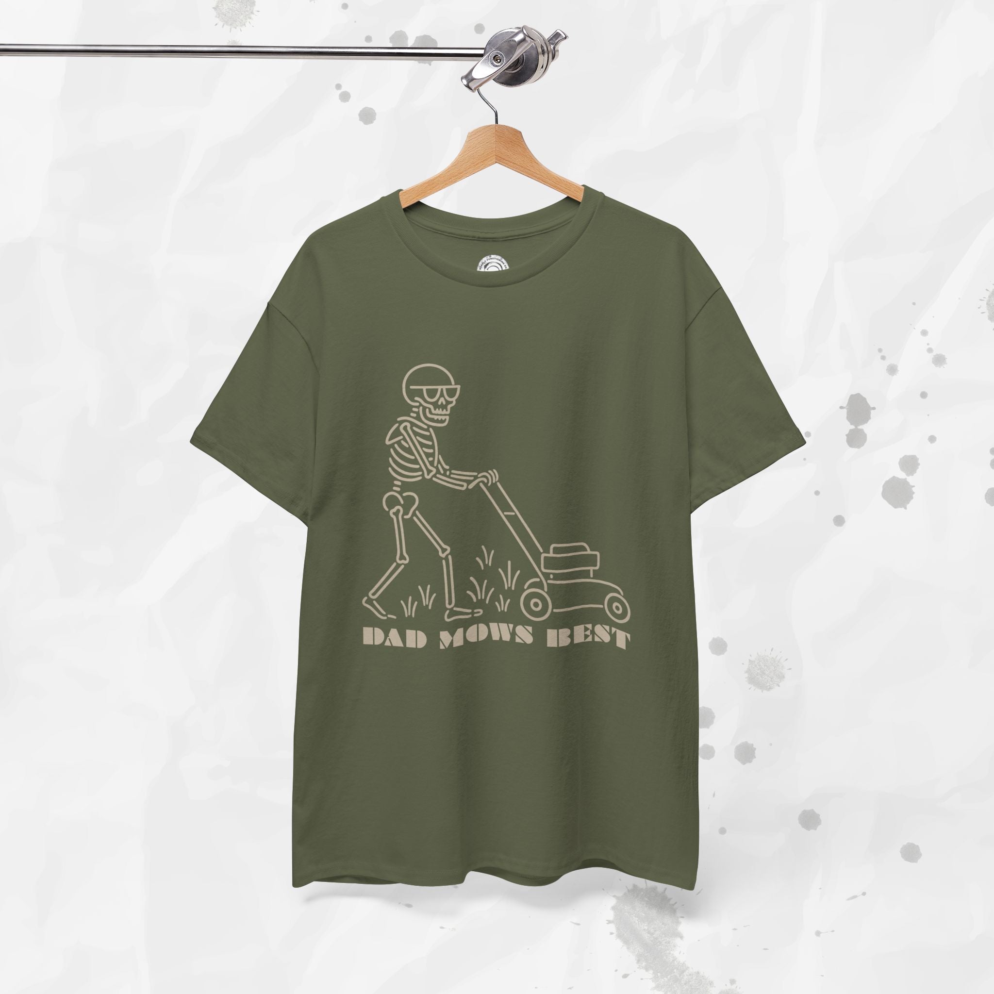 Dad Mows Best – T-Shirt
