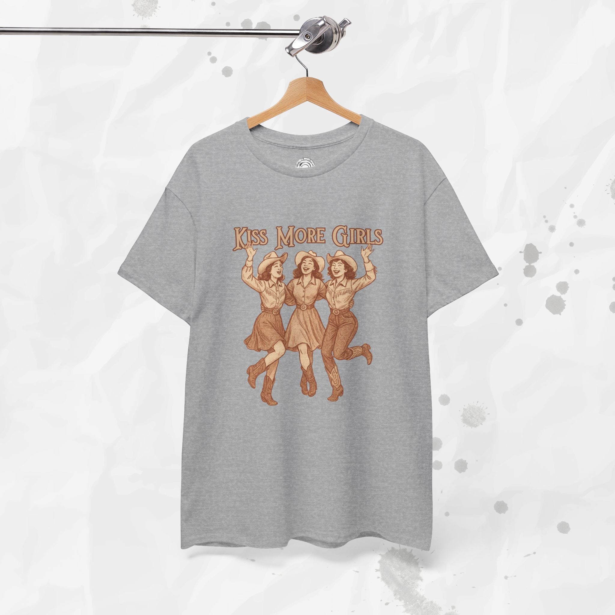 Kiss More Girls – T-Shirt