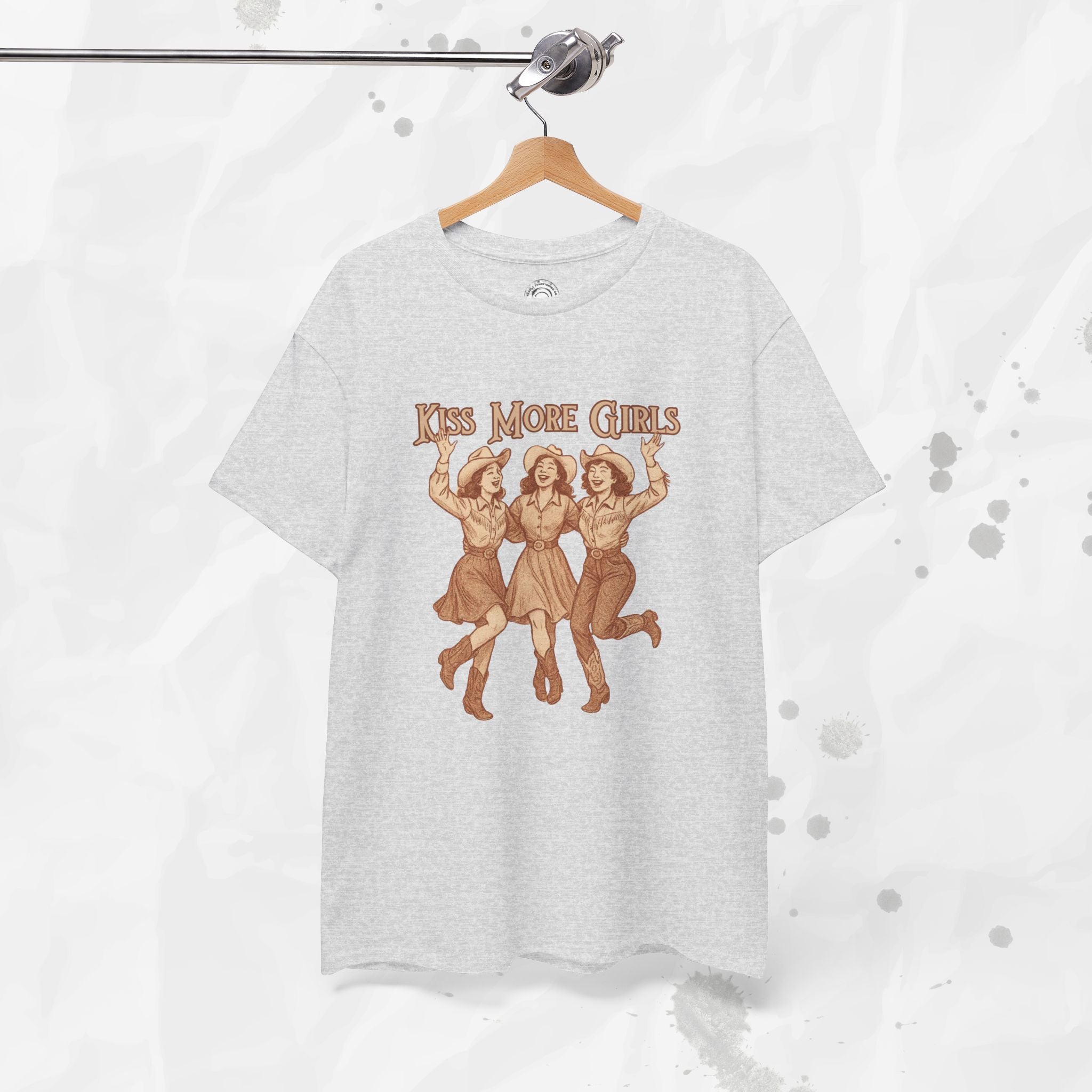 Kiss More Girls – T-Shirt