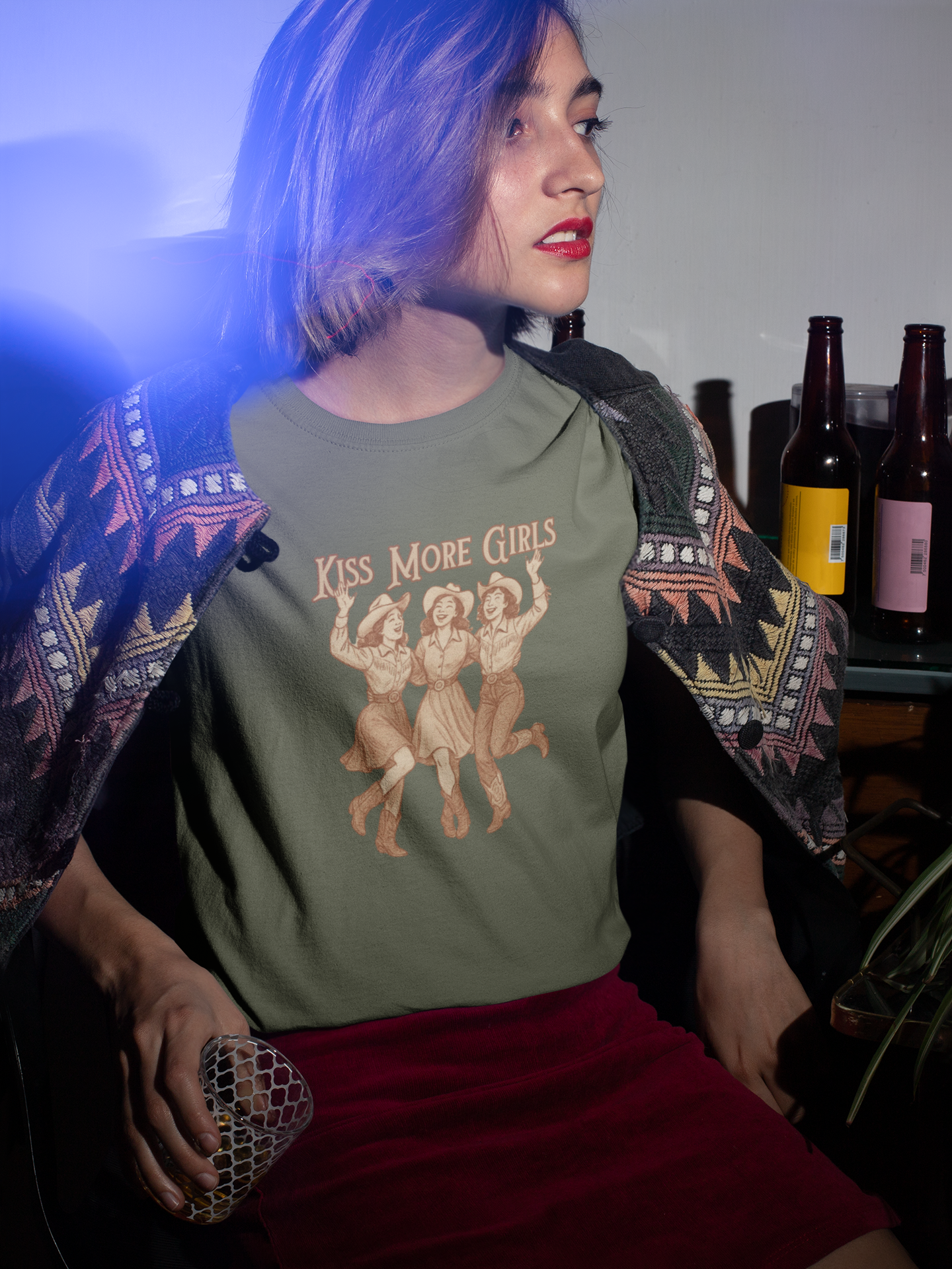 Kiss More Girls – T-Shirt