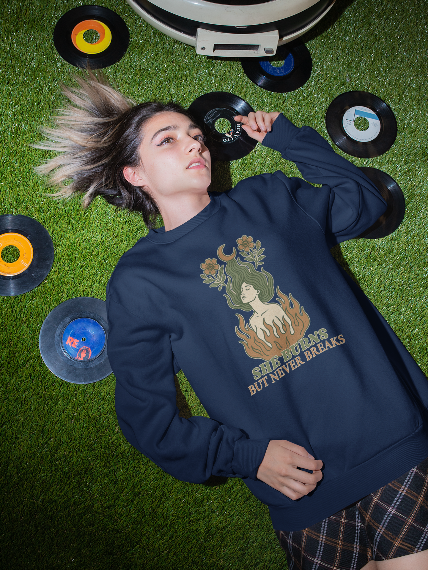 She Burns But Never Breaks – Crewneck Sweatshirt
